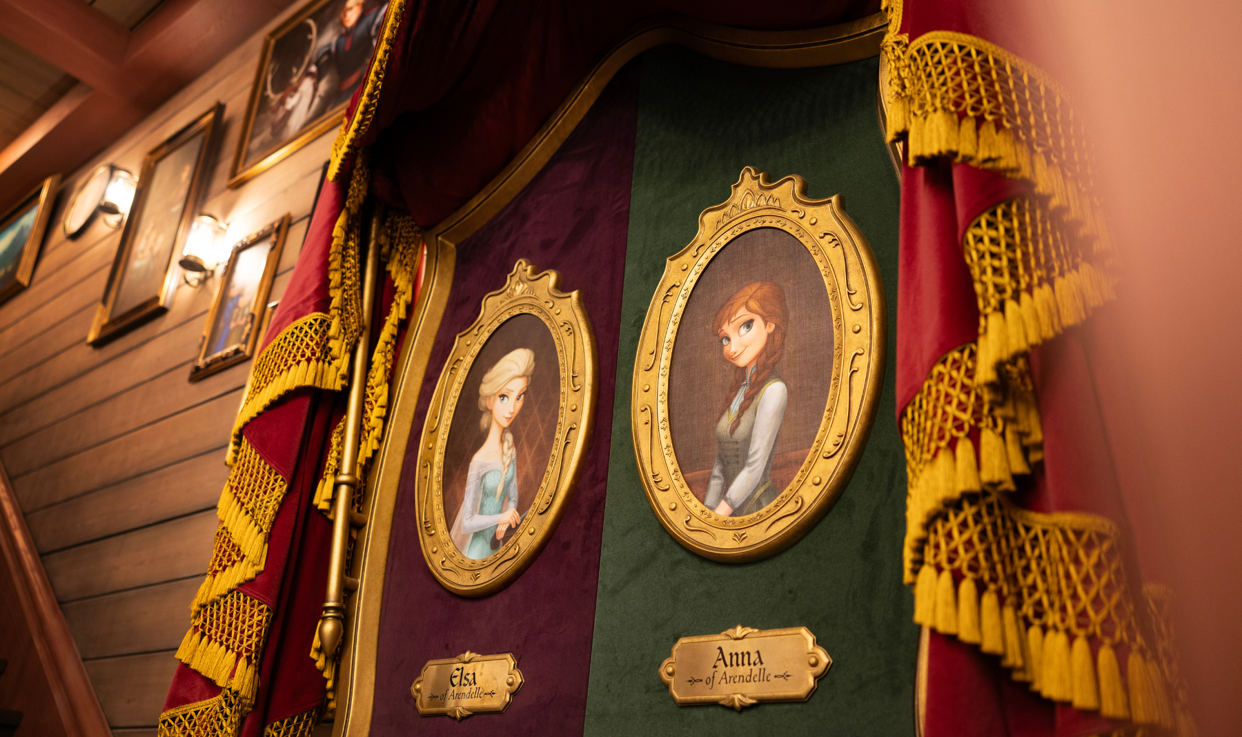 MagicBreaks Step Into the World of Frozen carousel banner