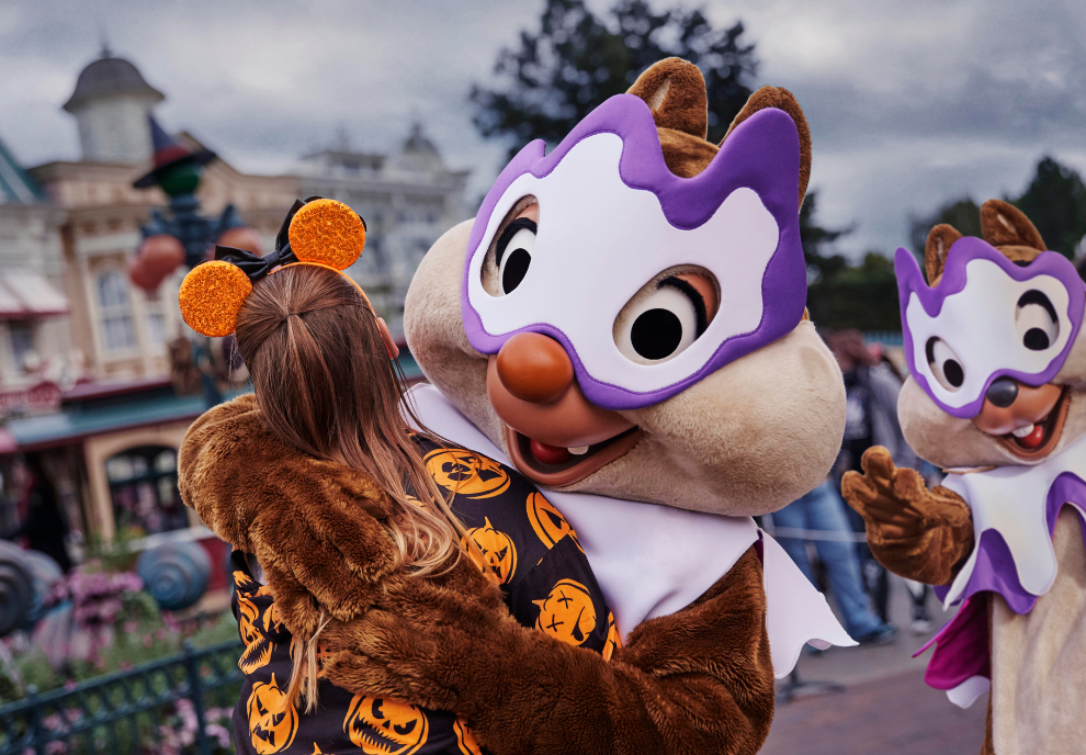 MagicBreaks Disney Halloween Festival carousel banner
