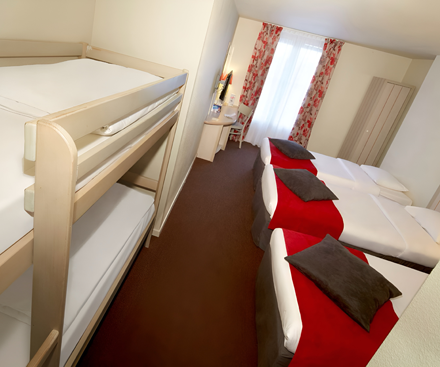 5-Person Family Room