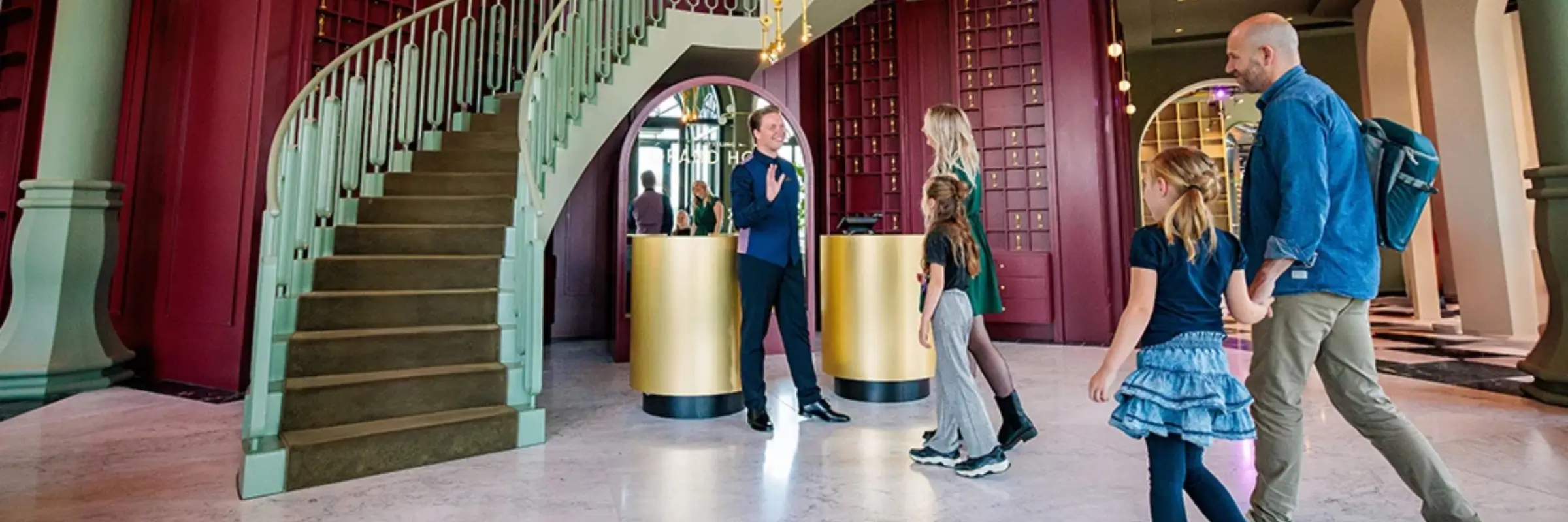 MagicBreaks Suites carousel banner