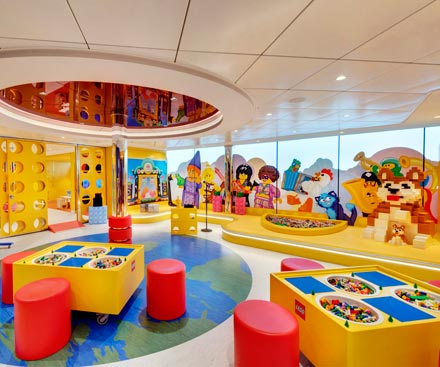 12 noches en la costa ibérica, las Islas Canarias y Madeira.