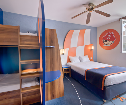 4-Person Family Room