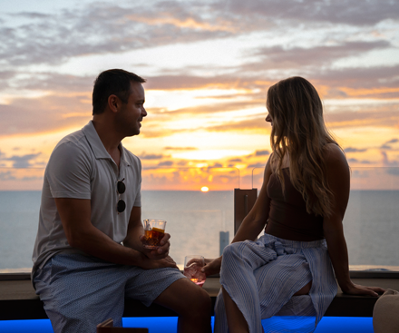 Piscina en una cala tranquila