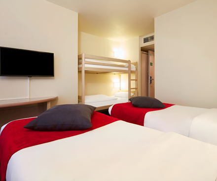 4-Person Family Room