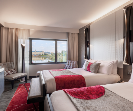 Habitación superior para 4 personas con terraza ajardinada.