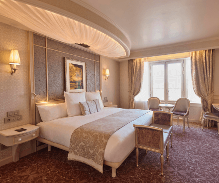 Habitación Castle Club con vista al parque Disneyland®