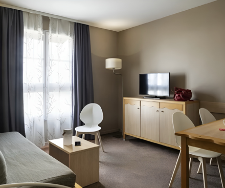 5-Person, 1-Bedroom Apartment