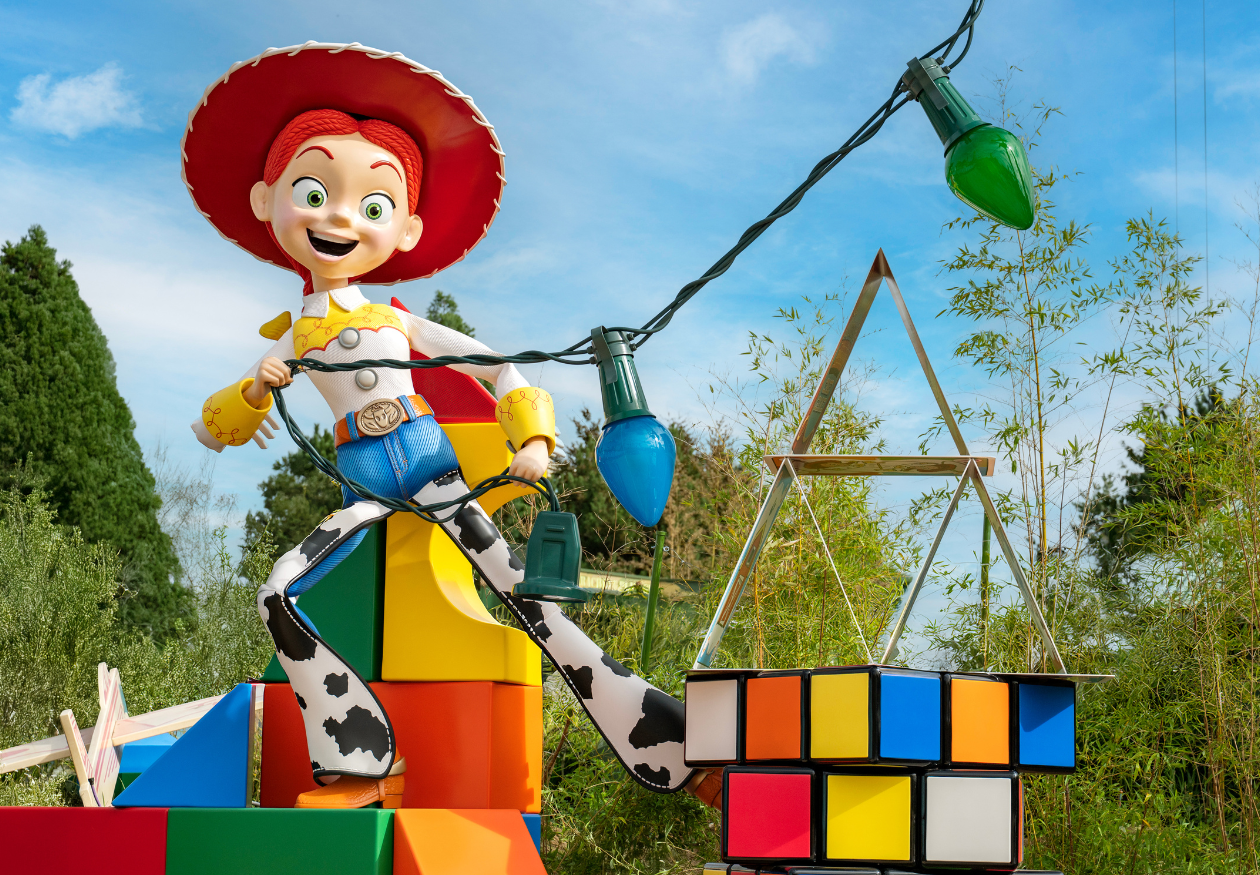 MagicBreaks Worlds of Pixar carousel banner